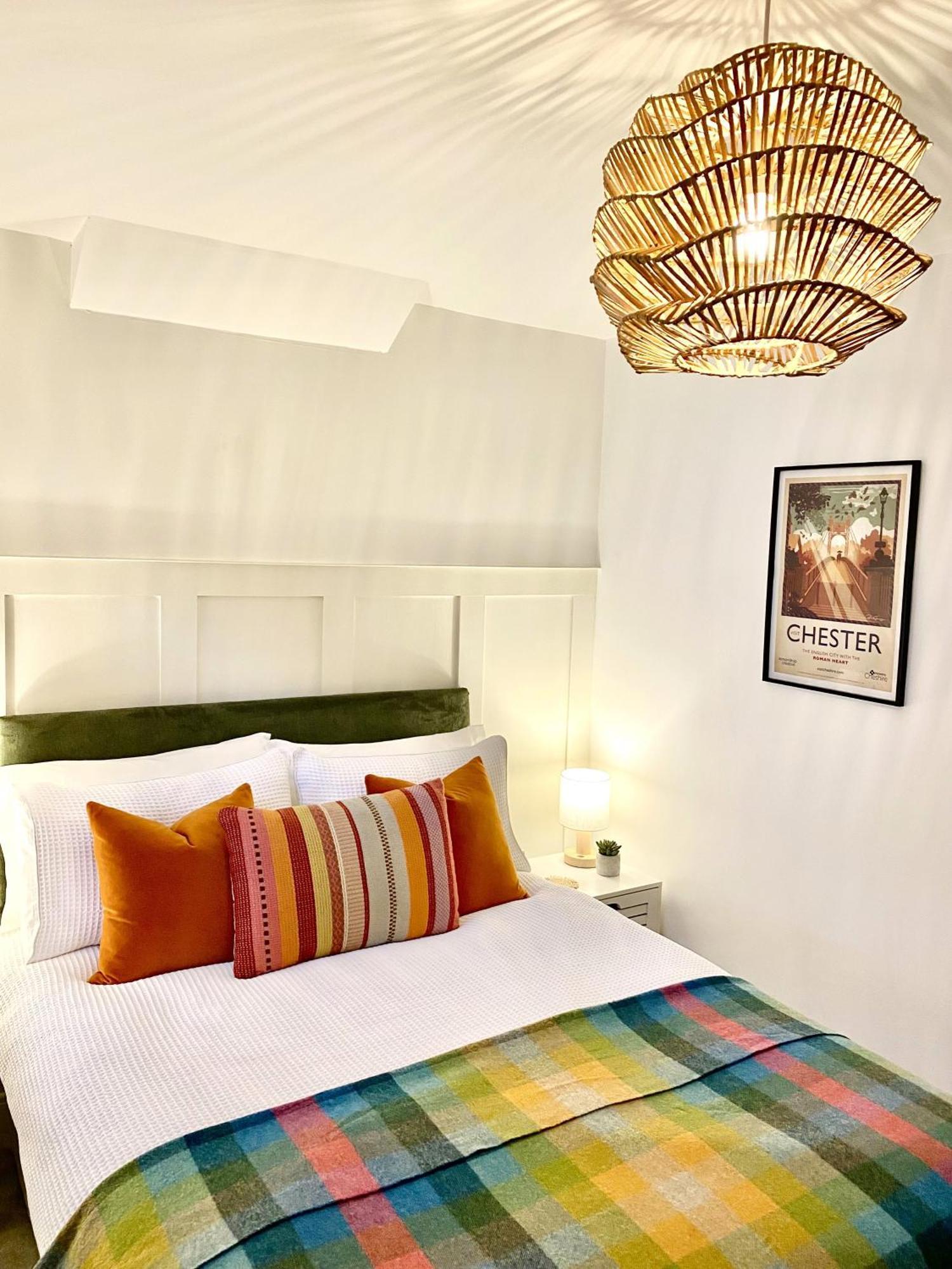 Boutique Chapel Apartment Within City Walls Chester Dış mekan fotoğraf