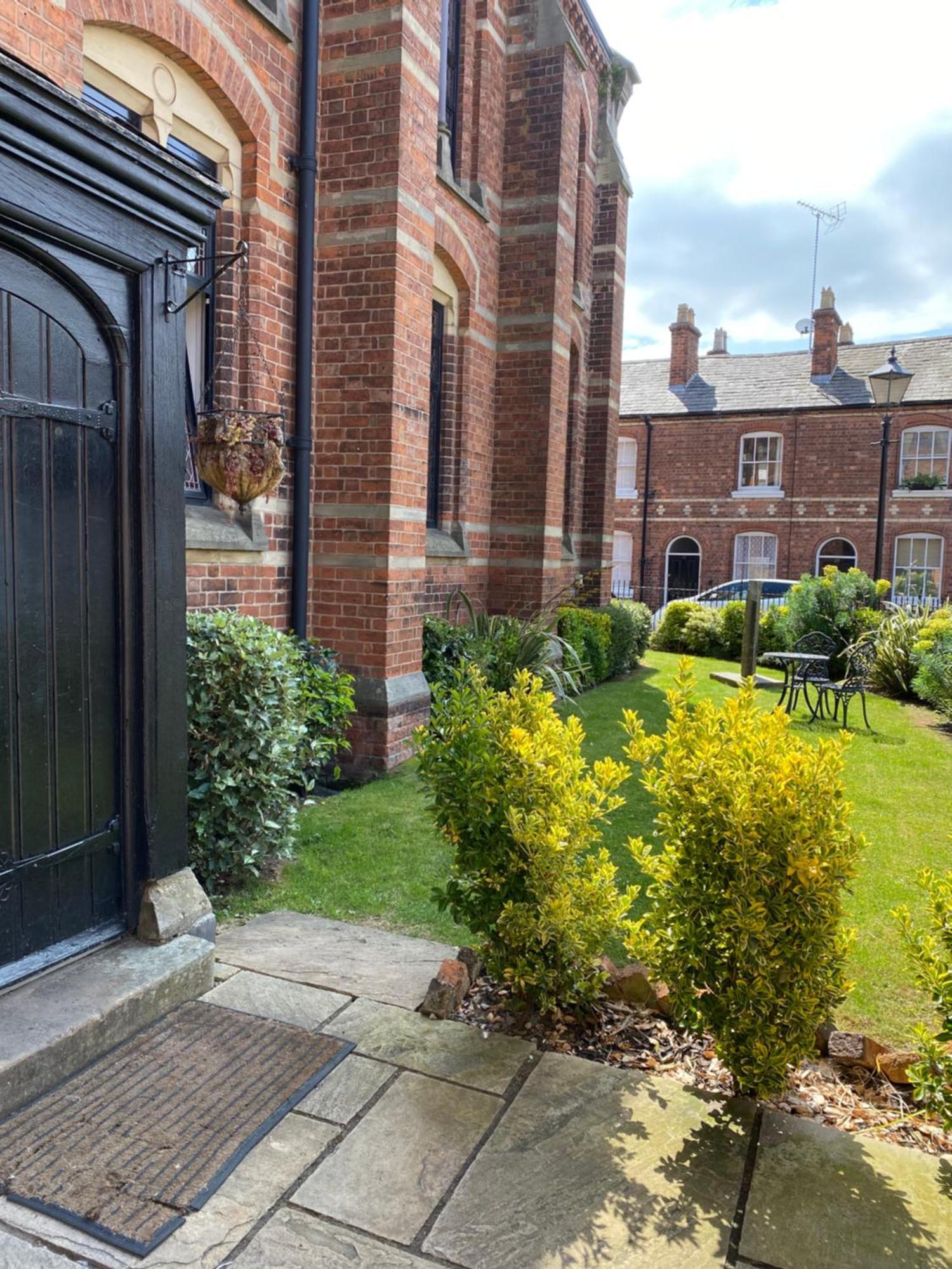 Boutique Chapel Apartment Within City Walls Chester Dış mekan fotoğraf
